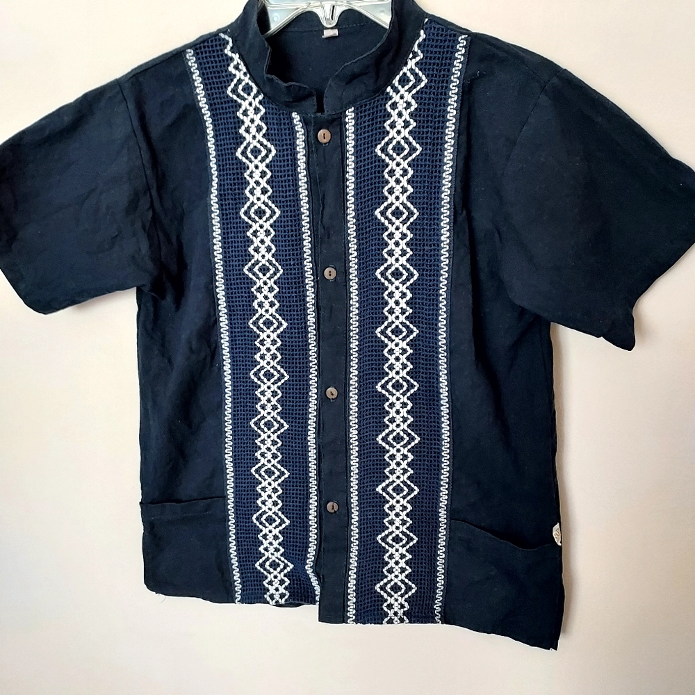 Mexican Embroidered Guayabera Short Sleeve button-up shirt Navy Blue Traditional